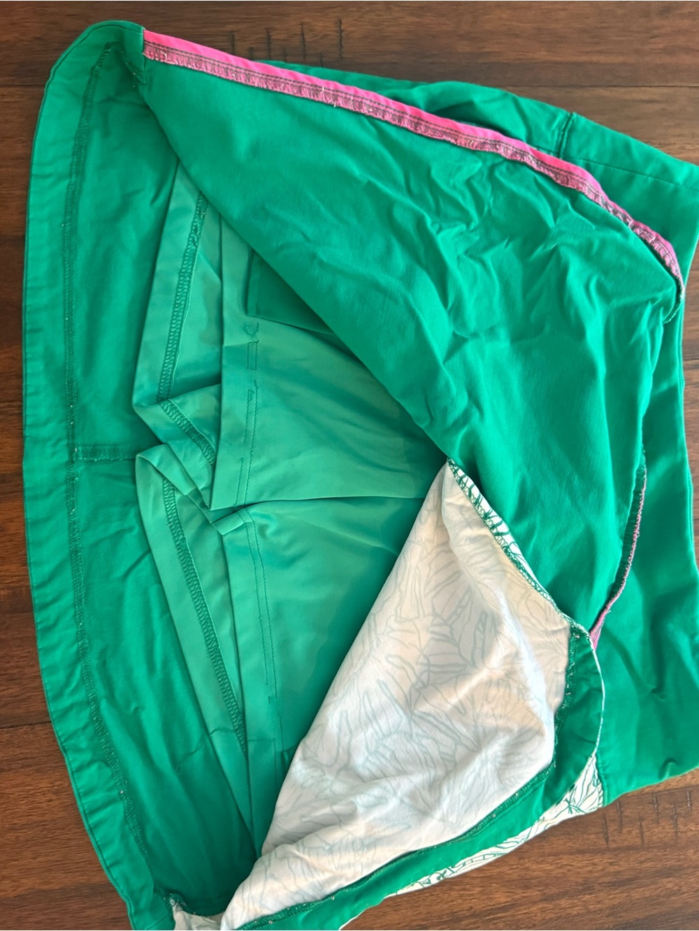 Lady Hagen Green Athletic GolfSkort with Leaf Panel - Picture 7 of 9